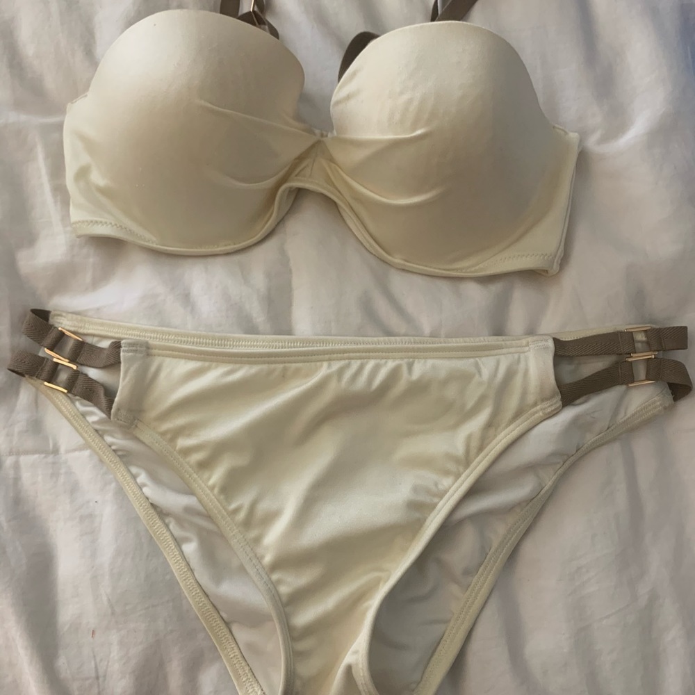 Victoria’s Secret bikini